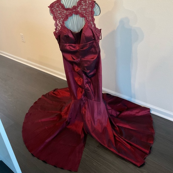 XSCAPE LACE RUCHING MERMAID GOWN - Picture 2 of 6